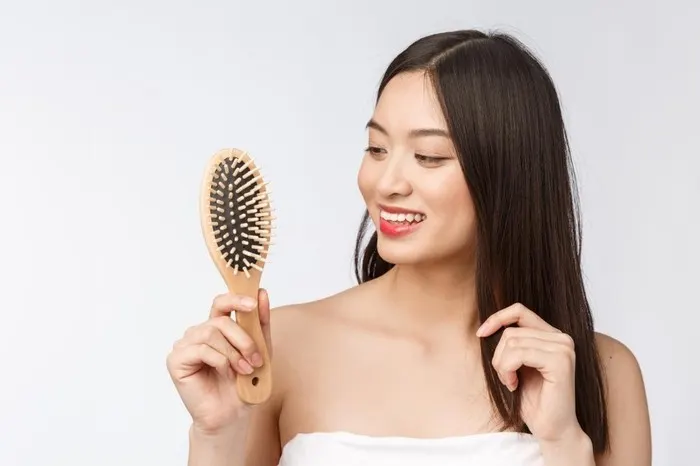 kurangi memegang rambut