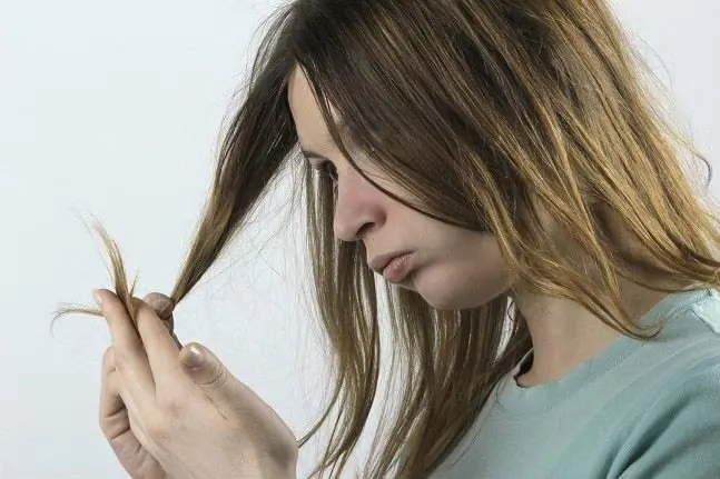 rambut kering akibat diwarnai