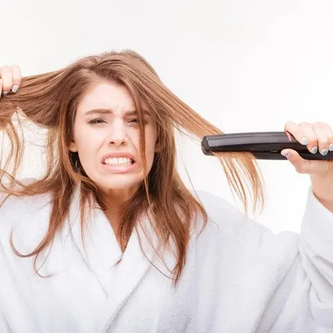 3 Faktor Kimia Penyebab Rambut Berminyak yang Wajib Kamu Pahami